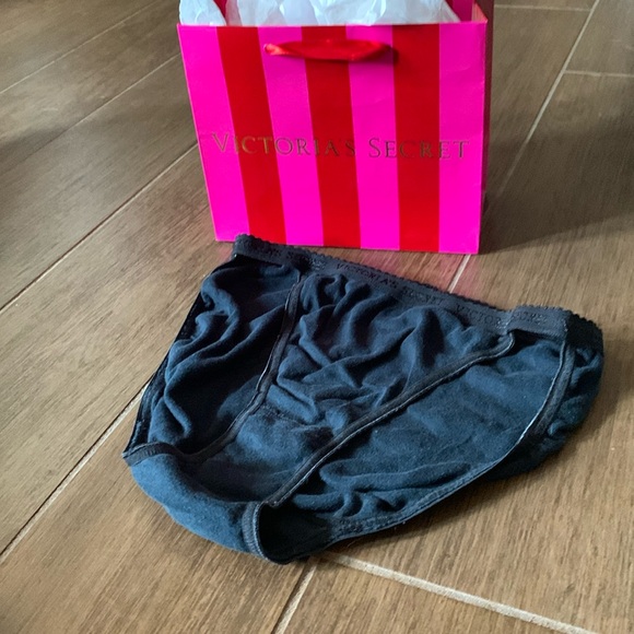 VICTORIA’S SECRET String panties. Full front & back; high on sides. Black.Medium - Picture 1 of 6